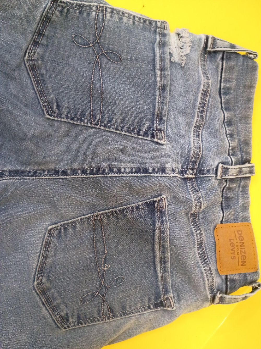 Denizen from Levi's Women's High Rise Light Blue Denim Jeans